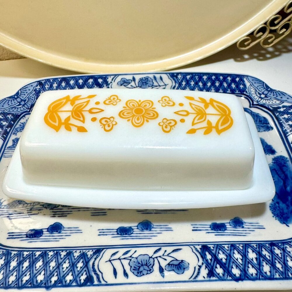 VTG Pyrex Butterfly Gold butter dish